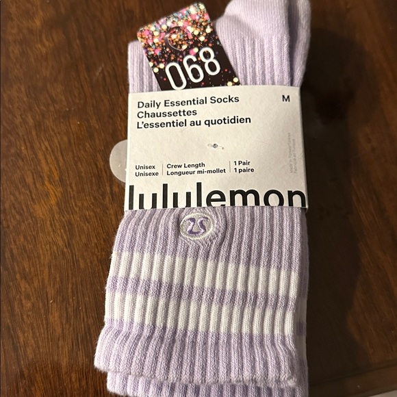 068, NWT lululemon athletica Light Purple Daily Essential Socks - Picture 3 of 3